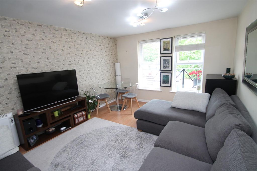 Property photo 3 of 7 Living2.Jpg