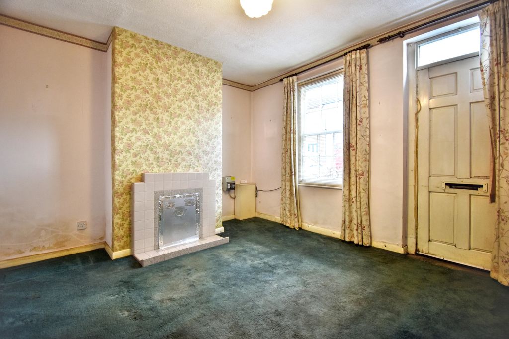 Property photo 2 of 13