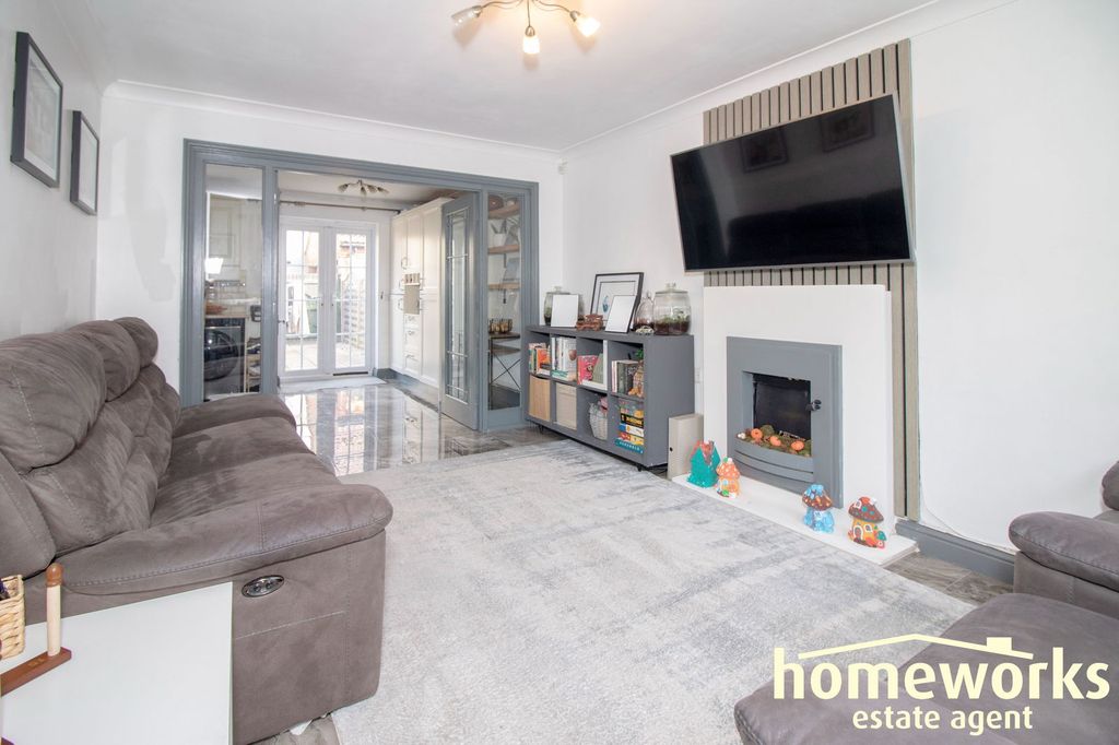 Property photo 2 of 14