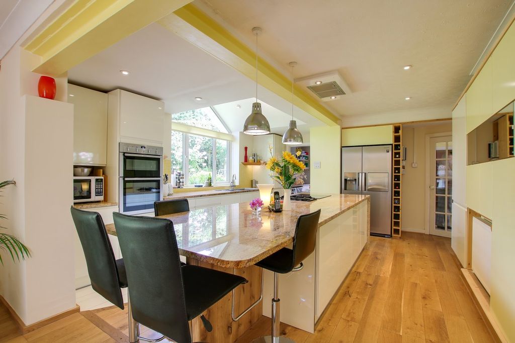 Property photo 2 of 12