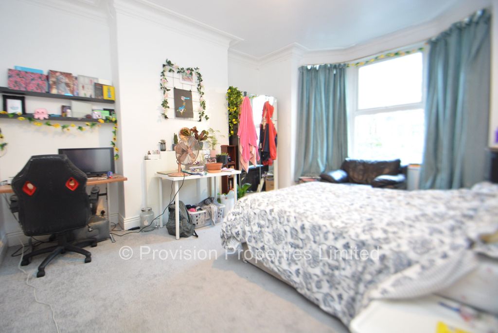Property photo 3 of 17 Photo