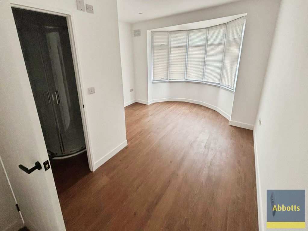 Property photo 3 of 8 Room 1