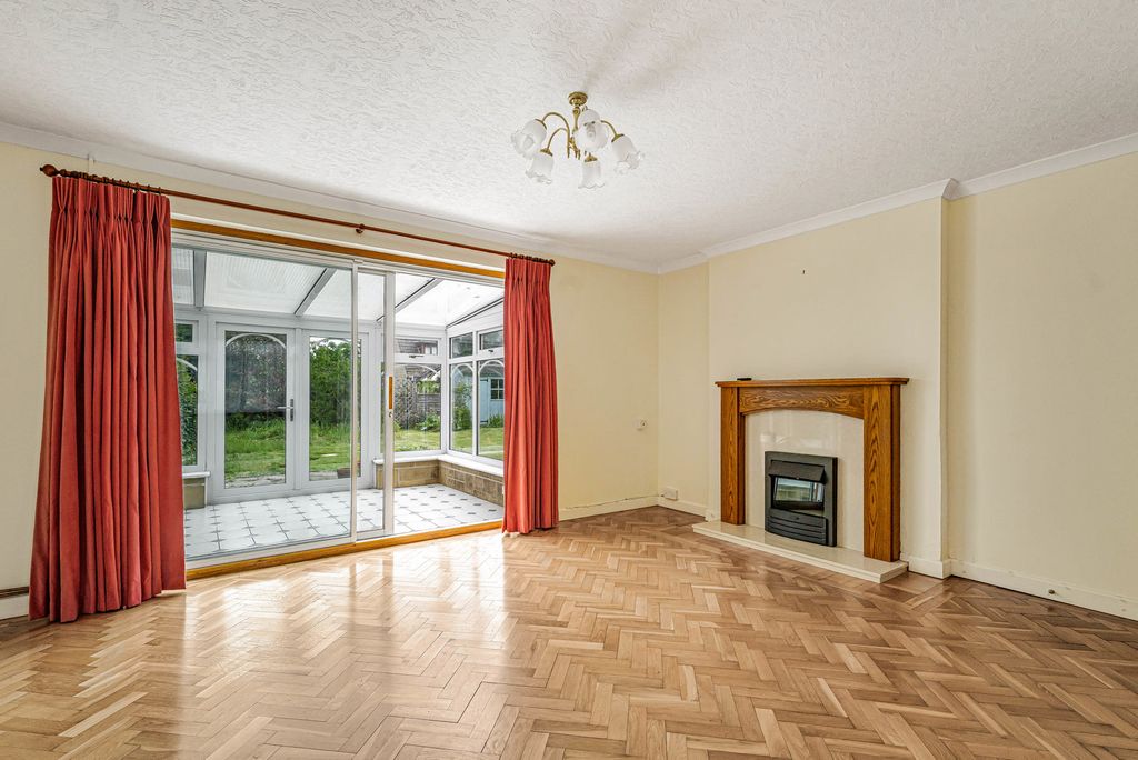 Property photo 3 of 14 Sitting Room / Snug