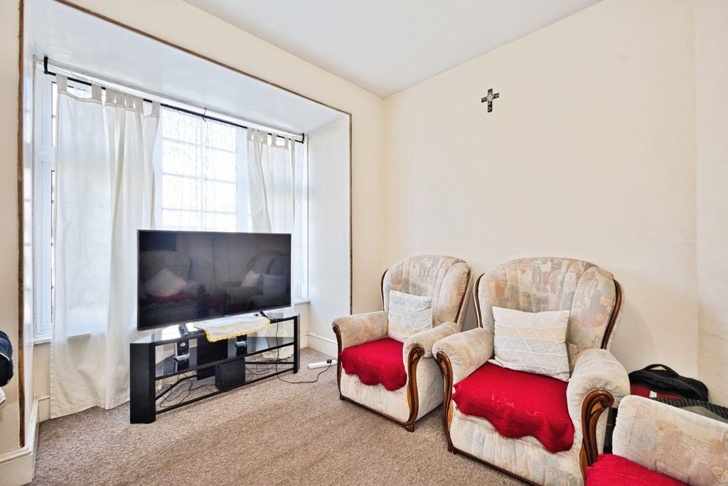Property photo 2 of 24 Pbox-Img.Jpg