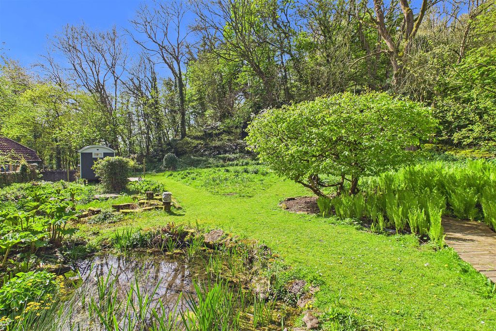 Property photo 2 of 35