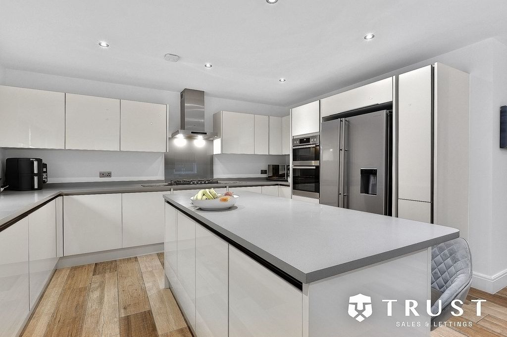Additional image 5 of 4 bed detached house for saleDuxbury Gardens, Liversedge WF15