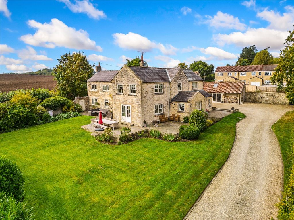 Property photo 2 of 20 Flatts House