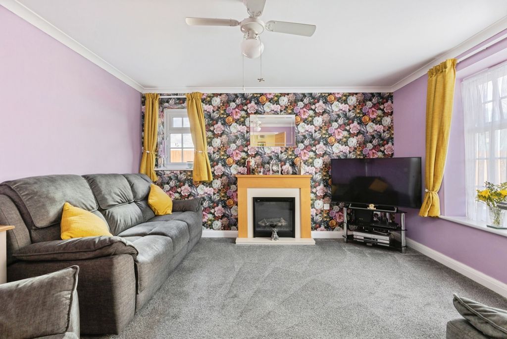Property photo 3 of 17 Photo