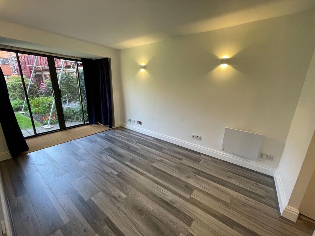 Property photo 1 of 7 Living Room