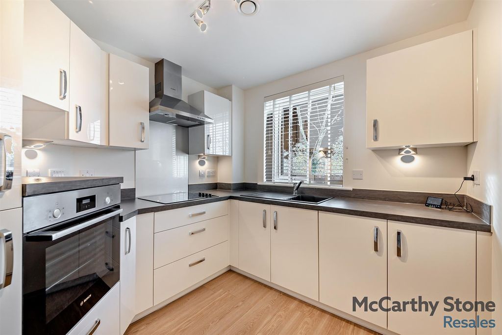 Property photo 2 of 10 8670764-Interior03-800.Jpg