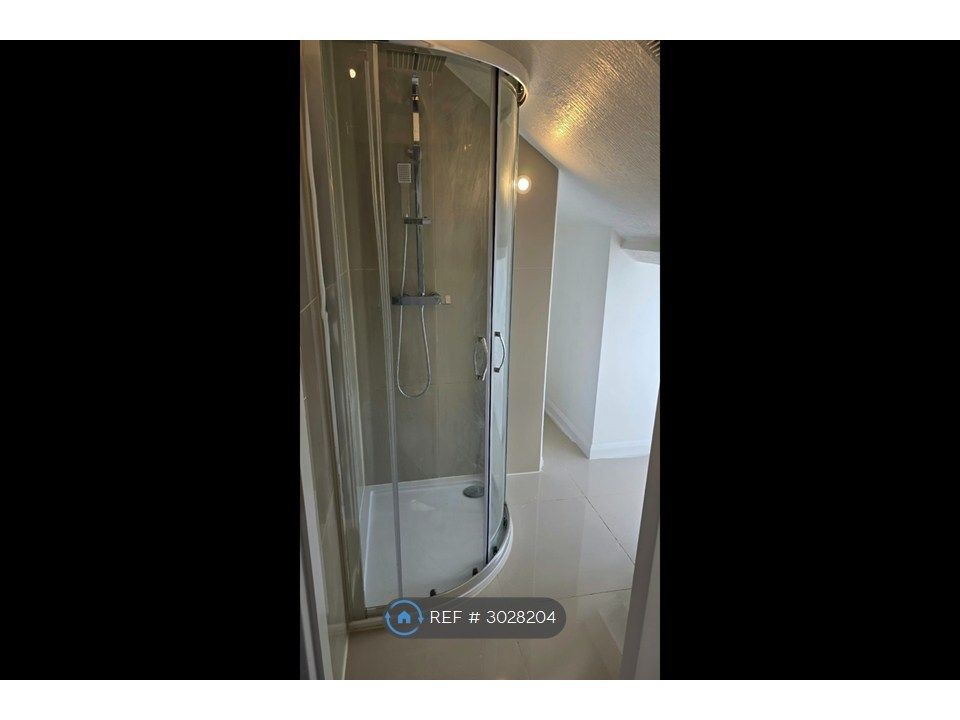 Property photo 3 of 11 Bathroom