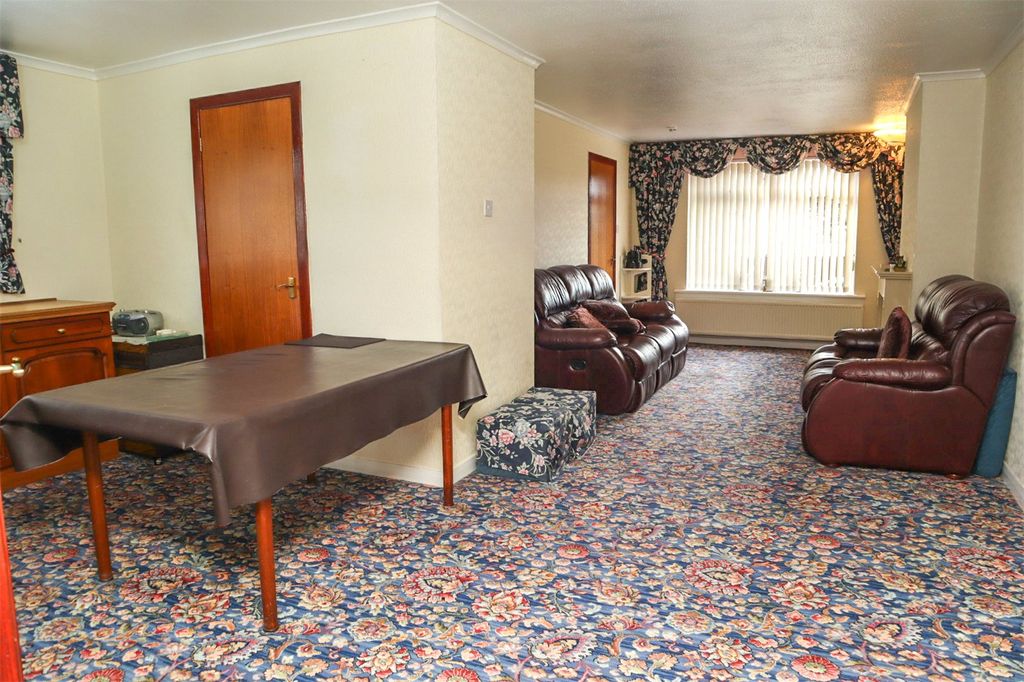 Property photo 2 of 20 Lounge