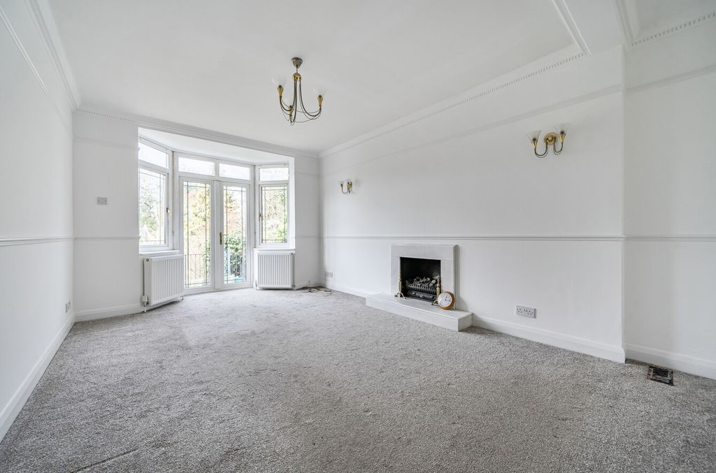 Property photo 2 of 16 1434510-12-69c136...