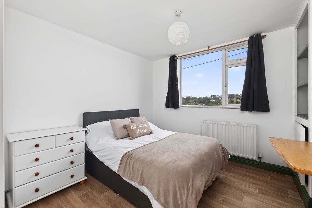 Property photo 1 of 6 0012