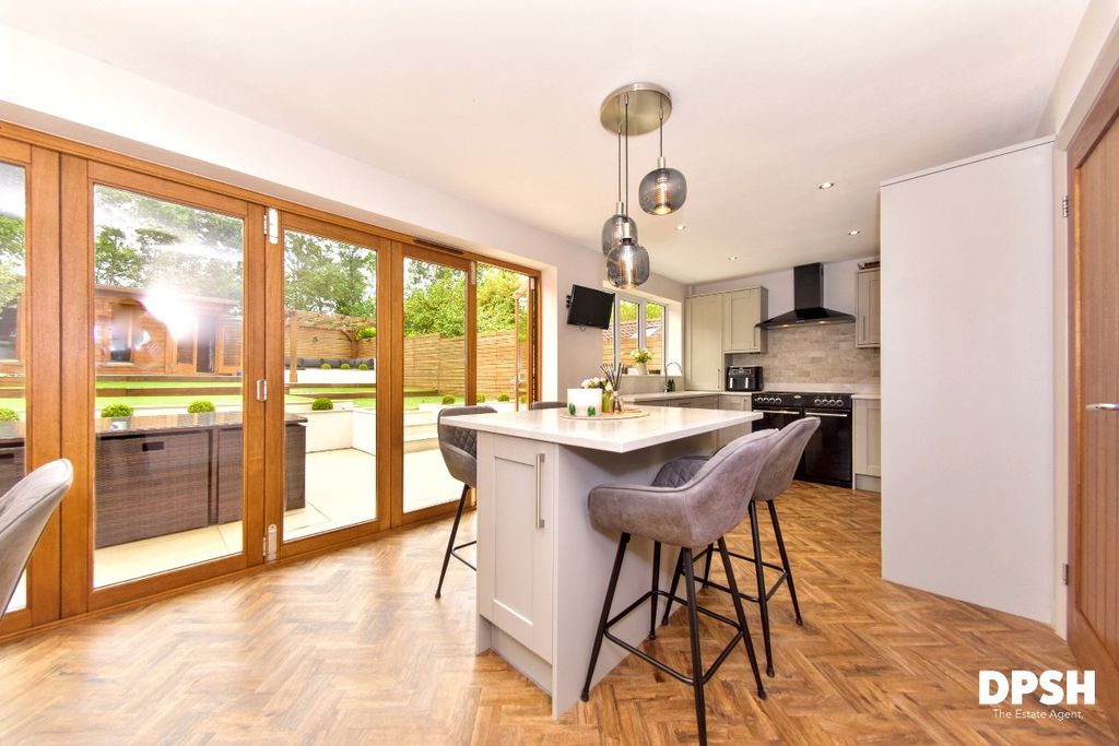 Property photo 2 of 32