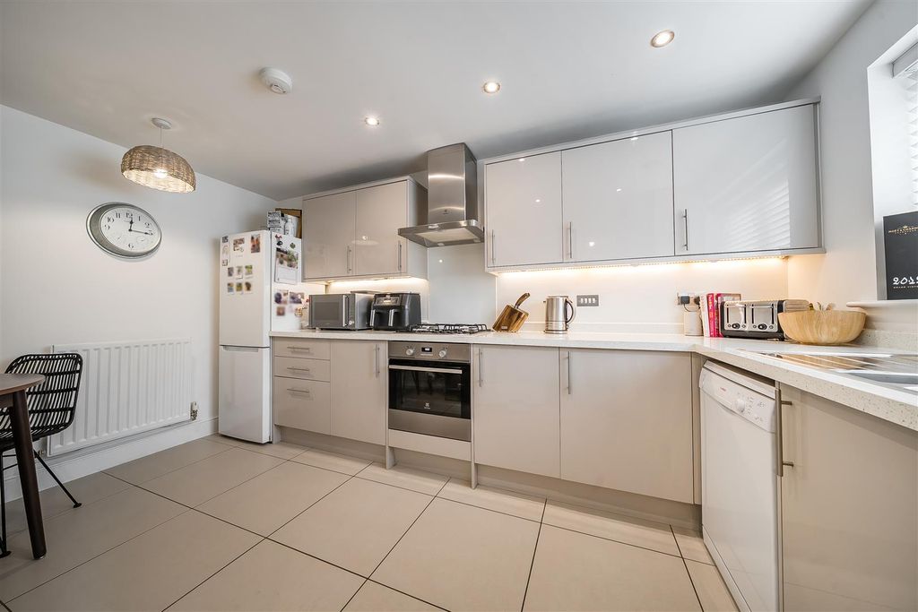 Property photo 3 of 18 Kitchen/Diner