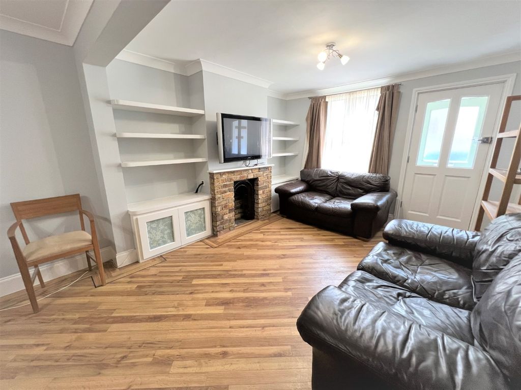 Property photo 2 of 11