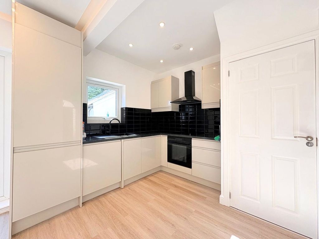 Property photo 2 of 12 Kitchen