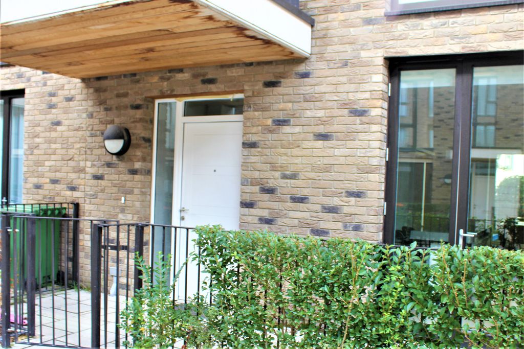 Property photo 2 of 18