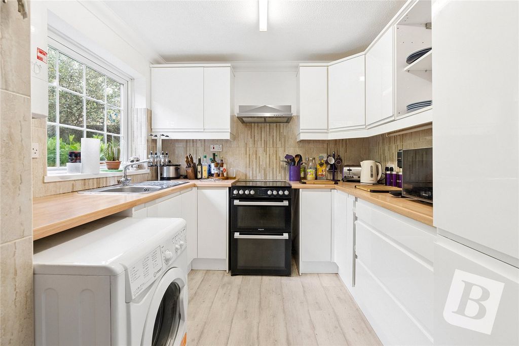 Property photo 3 of 17 Ktichen