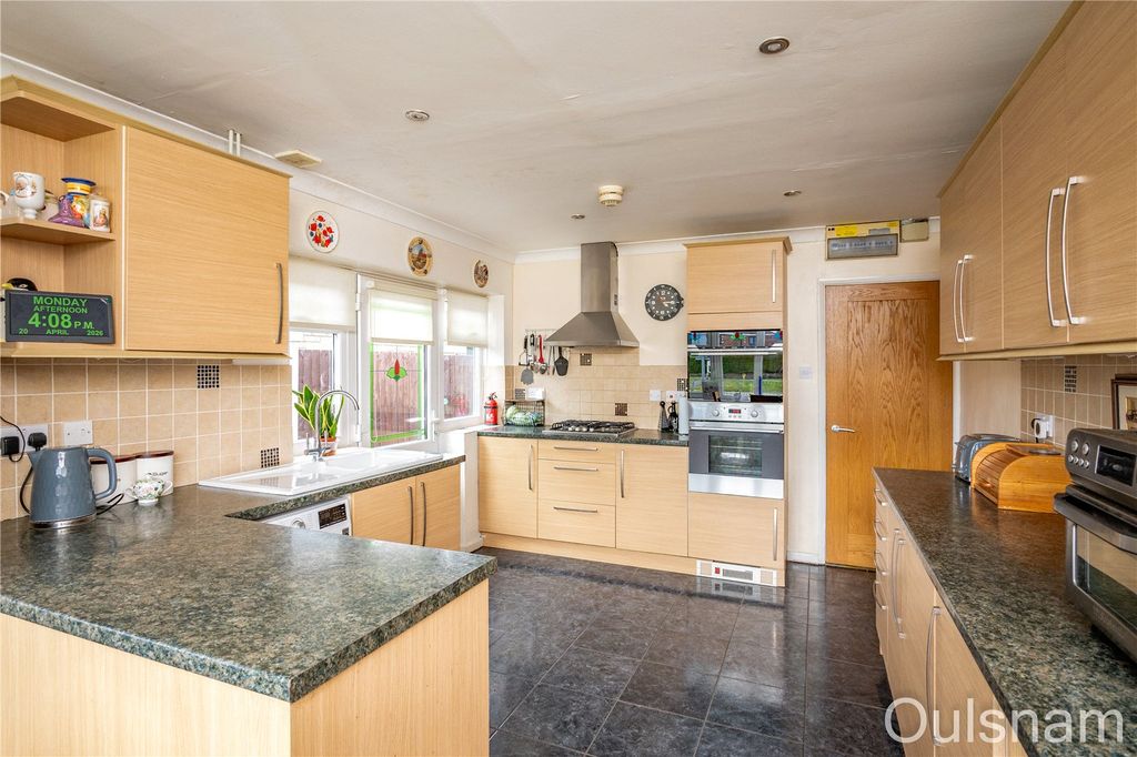 Property photo 3 of 23 Picture No. 11