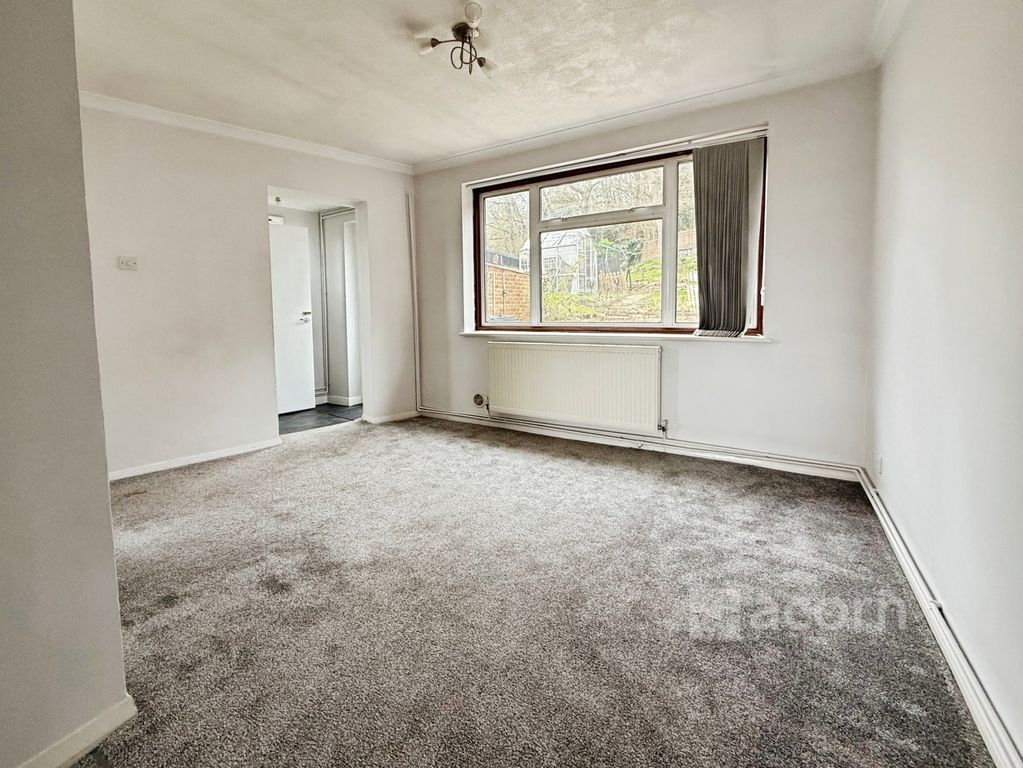 Property photo 3 of 12 61Fb034A--401B-90...