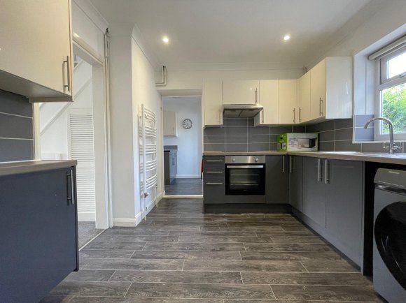 Property photo 2 of 19 Kitchen 2.Jpg