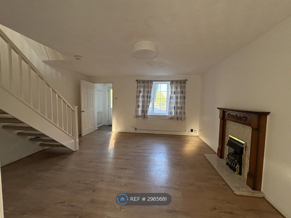 Property photo 3 of 10 Living Room