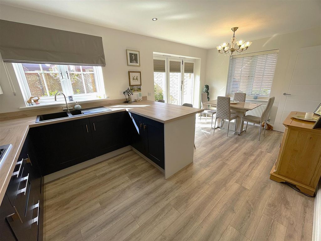 Property photo 3 of 32 Kitchen Diner