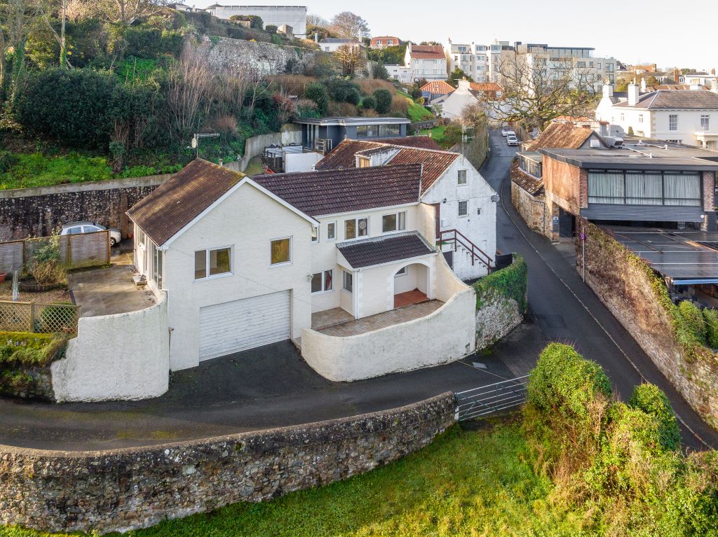 Property photo 2 of 20