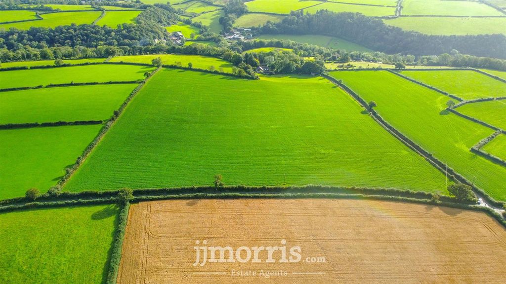 Property photo 3 of 8 Description