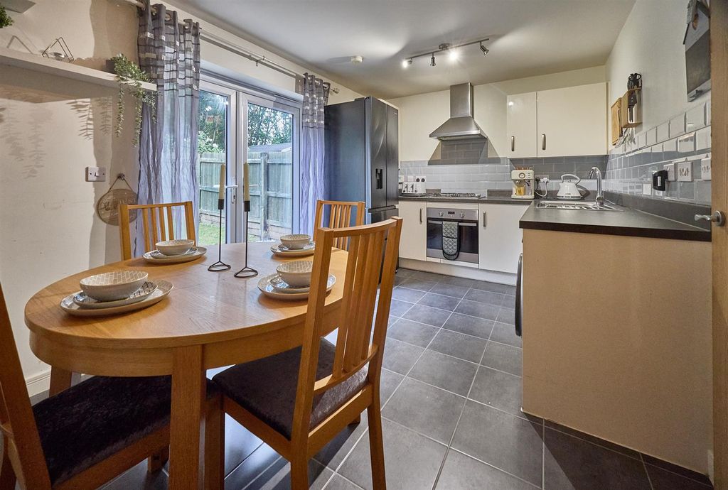 Property photo 3 of 10 8 Elder Close Sapcote 7.Jpg