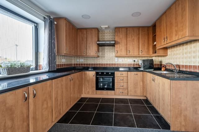 Property photo 2 of 20 Open Plan Kitchen/Li