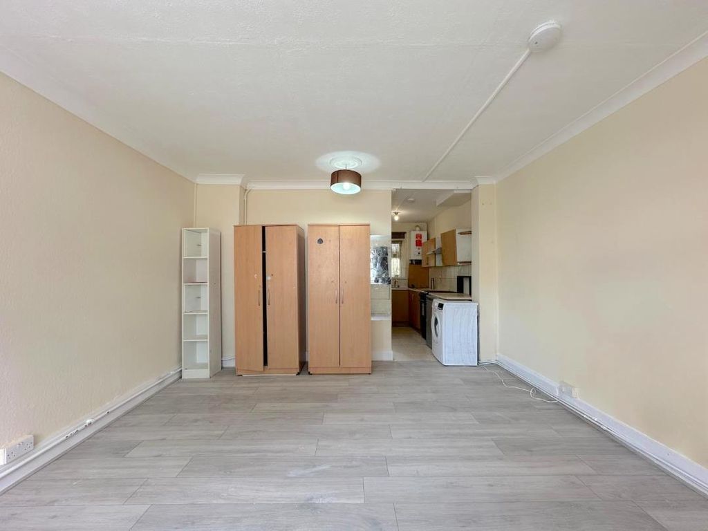 Property photo 2 of 6 2B1Fdffc-E57c-425A-89cd-6A65E358d7A4 Copy.Jpg