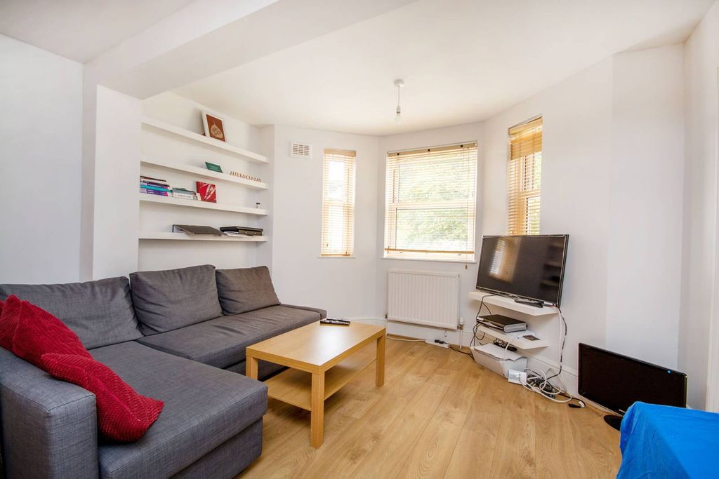 Property photo 2 of 8