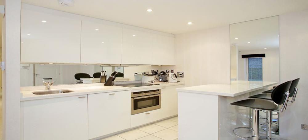 Property photo 3 of 9 Kitchen