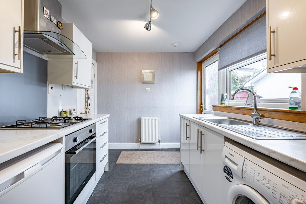 Property photo 3 of 25