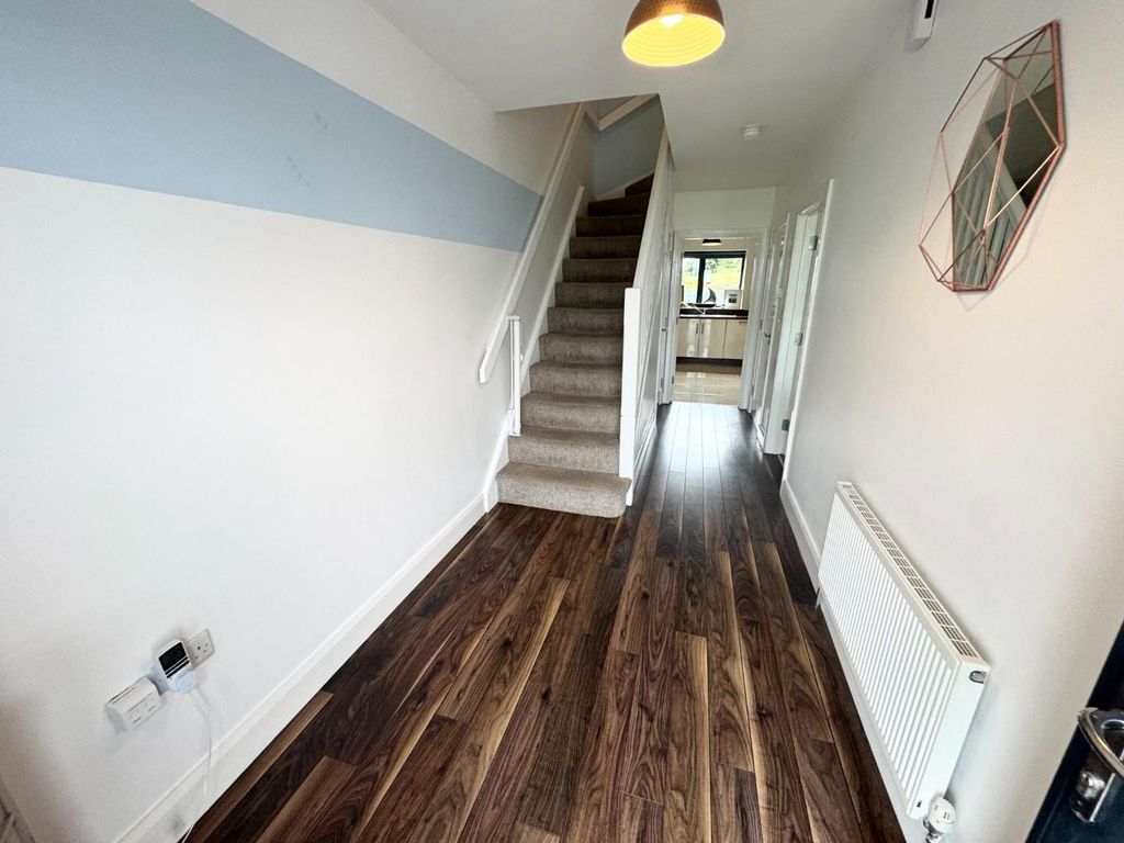 Property photo 2 of 18 Hallway