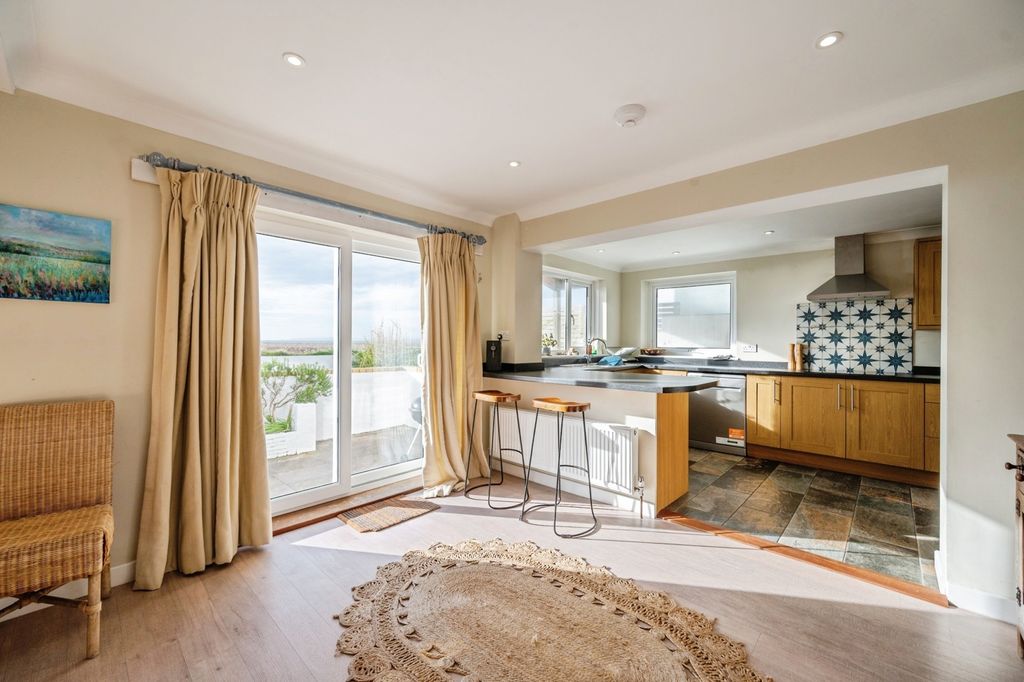 Property photo 3 of 36 Photo