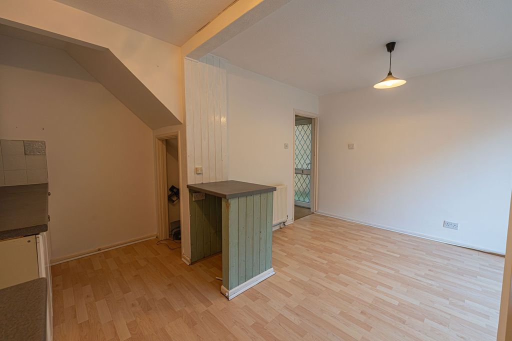 Property photo 3 of 27