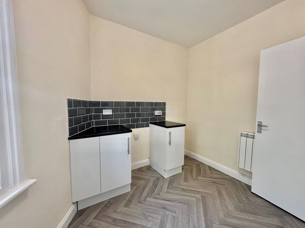 Property photo 2 of 5 Kitchen