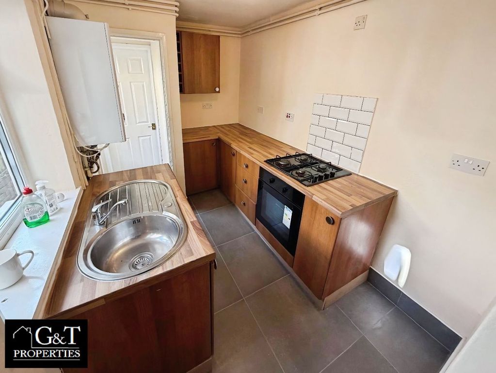 Property photo 2 of 18 Kitchen