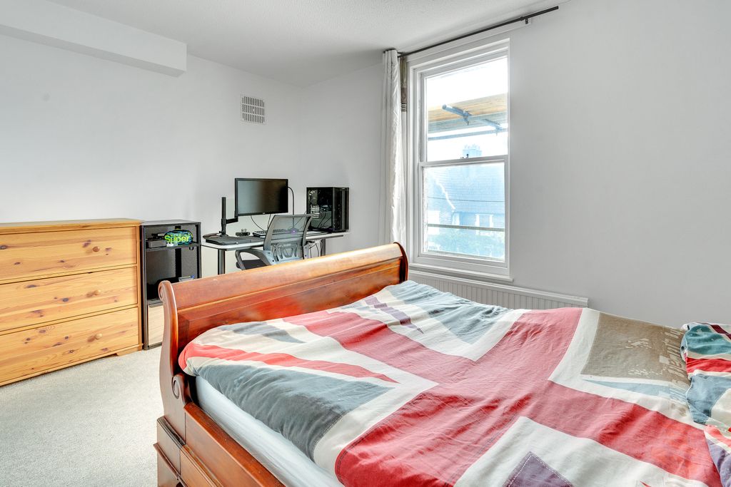 Property photo 3 of 10 Photo 02