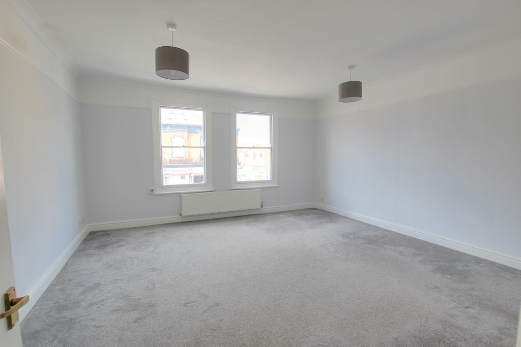 Property photo 2 of 8 2. Lounge.Jpg