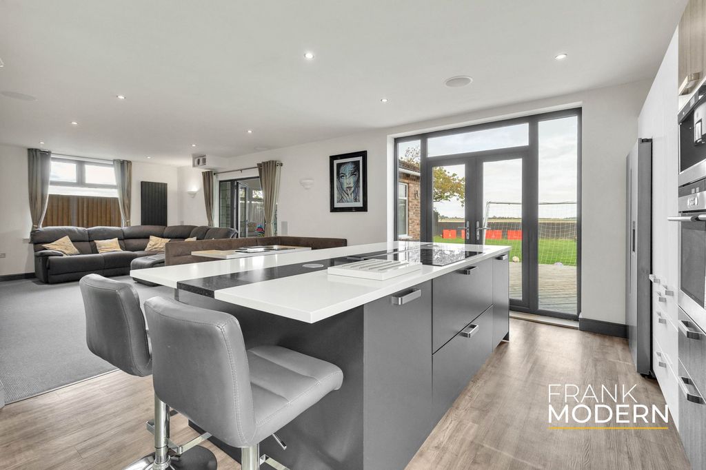 Property photo 3 of 73 Kitchen