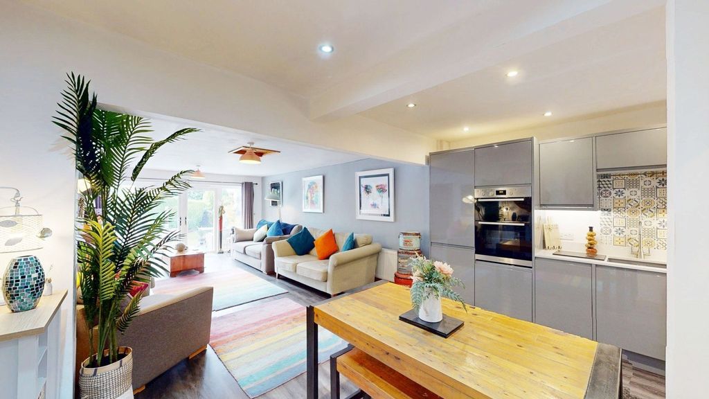 Property photo 2 of 27 Kitchen