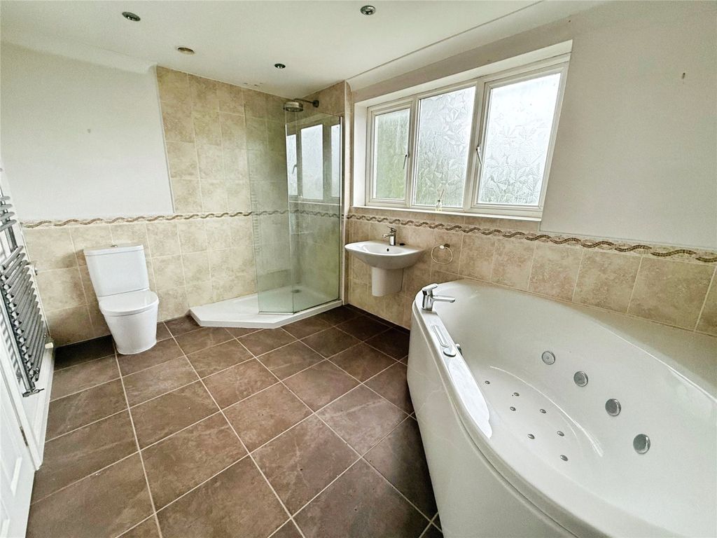 Property photo 3 of 22 Ensuite