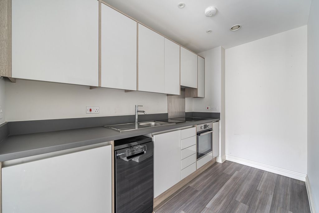 Property photo 3 of 14 1381370-8-691333F...