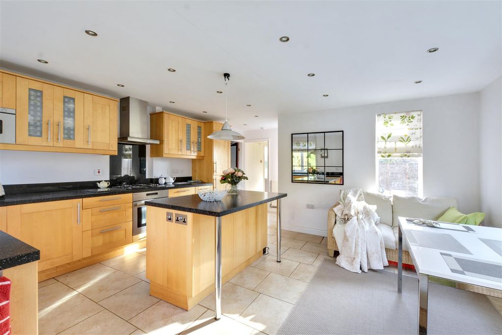 Property photo 3 of 21 Kitchen Diner