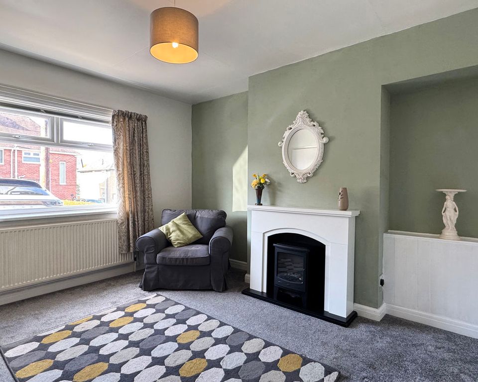 Property photo 3 of 21 Living Room